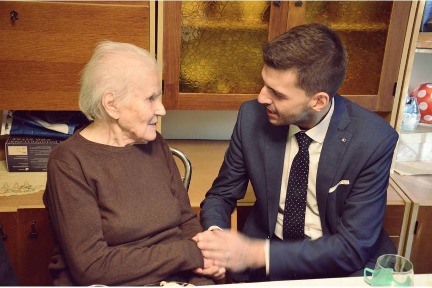 Wzajemna pomoc i wyczulenie sąsiadów na potrzeby osób starszych - to apel wójta gminy Jaworze fot. ARC Radosław Ostałkiewicz